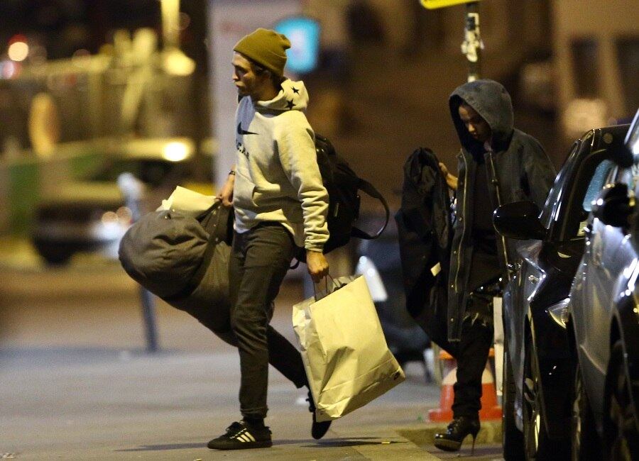 O casal teve uma tarde de compras em Paris