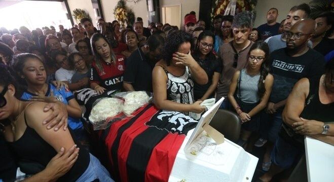 Quanto valem as vidas de dez meninos mortos na concentração do Flamengo?