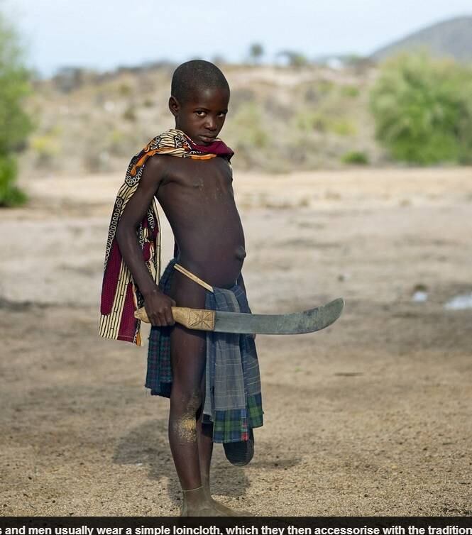 O fotógrafo Lafforgue disse que foi muito bem recebido, principalmente pelas crianças, que ofereciam frutas regionais para ele. 

"Elas me disseram que veem carros passando, mas que eles nunca param"