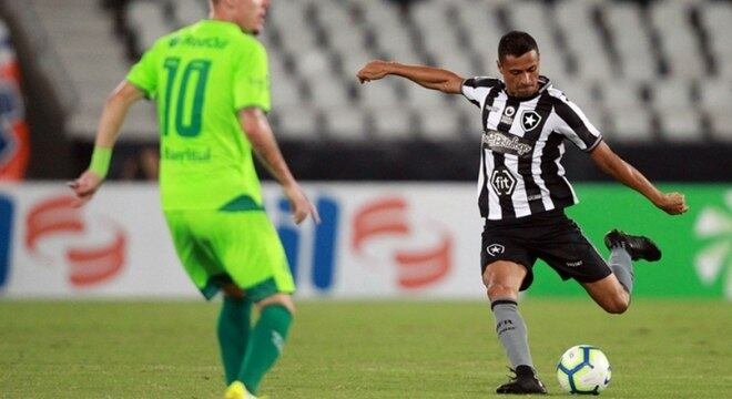 Botafogo desperdiçou chances e apenas empatou em casa