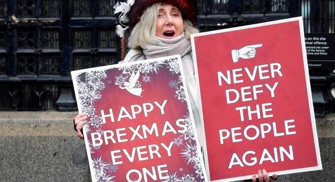 Texto para Brexit foi aprovado na sexta-feira (20)
