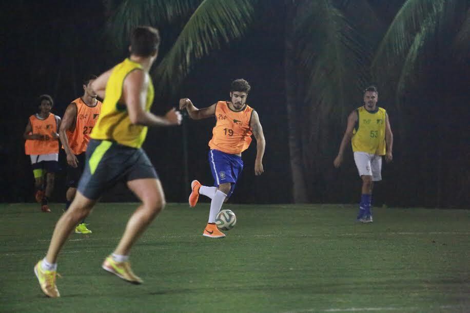 Caio Castro saiu em disparada com a bola