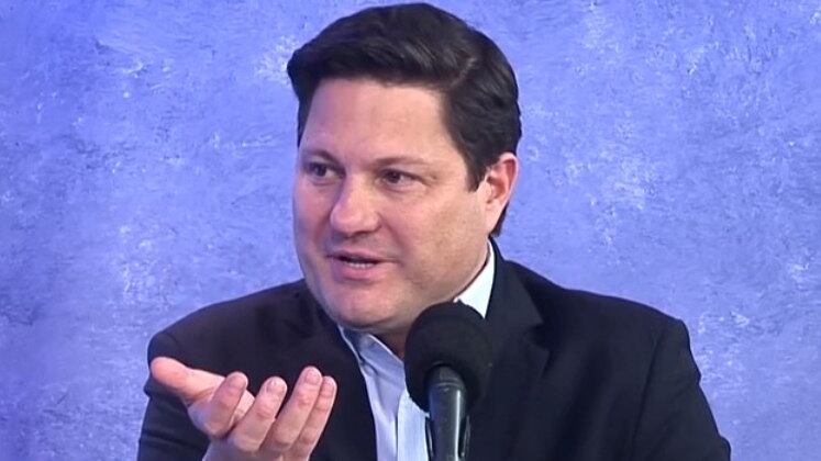 O apresentador do Balanço Geral Manhã, Eleandro Passaia, comanda o PodPassaia — um podcast que conta os bastidores da notícia e traz à tona fatos exclusivos sobre uma cobertura. Confira algumas revelações bombásticas feitas pelos convidados ao longo da primeira temporada