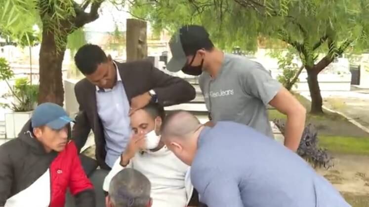 O corpo da menina foi enterrado no último domingo (20). Os familiares ficaram abalados e o pai de Lara chegou a passar mal