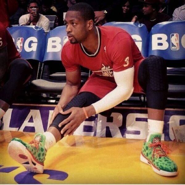 45. Esta foto é do super astro do basquete norte-americano Dwyane Wade, de 32 anos. O jogador do Miami Heat aparece se alongando antes de entrar no jogo. Esta foto recebeu 2,506,717 curtidas