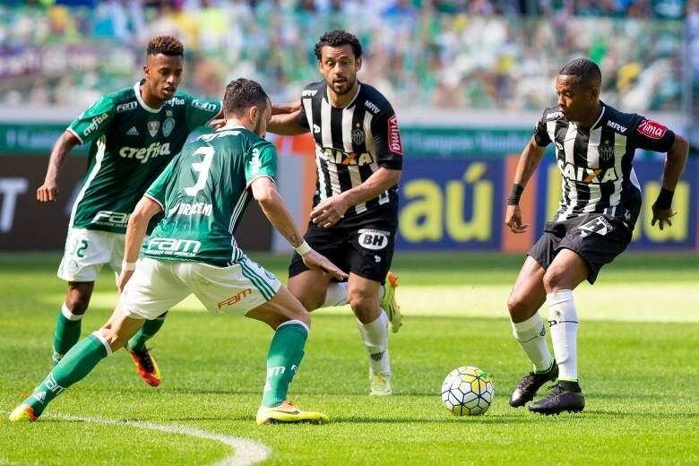 Mesmo com derrota, Palmeiras segue líder isolado do Brasileirão