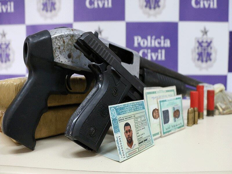 Os materiais apreendidos foram encaminhados para o DPT, diz polícia