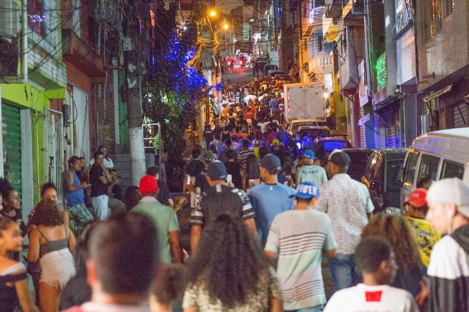 Na noite do domingo (1º), moradores de Paraisópolis fizeram protesto