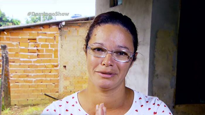 Edna fez um apelo às irmãs no Domingo Show:

— Por favor, venham me abraçar! 

+ Assista às íntegras do Domingo Show quando e onde quiser!+ Já curtiu a página do Domingo Show no Facebook? É só clicar!
+ Siga o Domingo Show no Twitter e receba todas as notícias do programa
+ Tem Instagram? Siga o Domingo Show!
