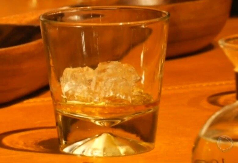 Por isso, a OMS defende que os impostos sejam maiores para bebidas alcóolicas e que haja restrições para propagandas, promoções e compra, já que o custo para a sociedade é maior do que o lucro do comércio do álcool. Para assistir às matérias do Jornal da Record, acesse Playplus.com

