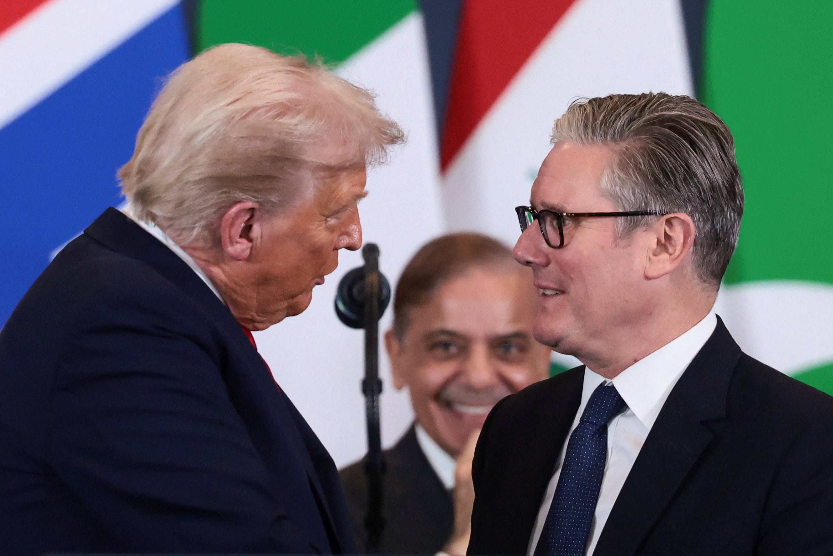 Trump e Starmer em encontro sobre Gaza, no Egito
