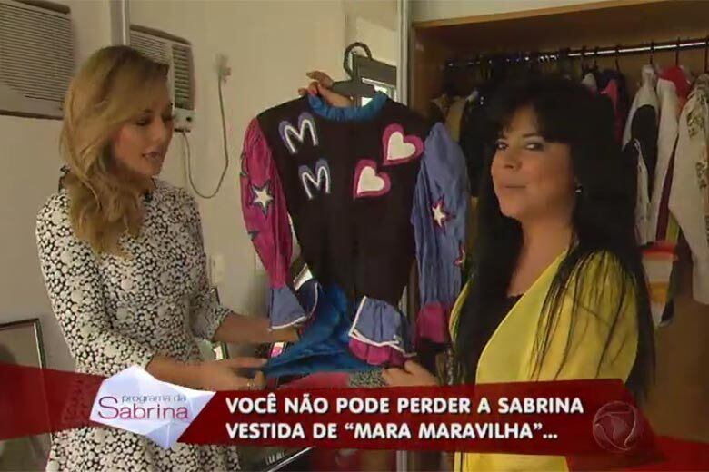 — Você era ousada e você lançava moda — observou Sabrina.

— A gente separou esse, bem discreto — disse Mara, mostrando um look com detalhes em M e coraçõezinhos.

— Olha a cava! — comentou a Japa

+ Vídeo: Busão da Sabrina viaja pela infância de Mara Maravilha e mostra detalhes de sua carreira

+ Quer saber tudo sobre o Programa da Sabrina? Siga o perfil no Twitter

+ A atração da japa mais famosa do Brasil também está no Facebook. Curta!

