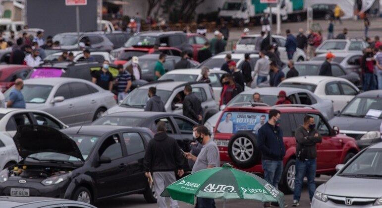 Carros dispostos no local também são anunciados nas redes sociais e no site de classificados do AutoShow