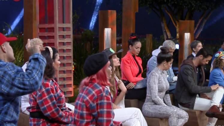 Surpreendente! 

Apesar da rivalidade de MC Gui com Rico, o peão surpreendeu a todos na formação da quinta Roça. Com o Poder da Chama Vermelha em mãos, o cantor livrou o humorista da berlinda e, consequentemente, colocou Gui Araujo. Ele revelou que foi uma estratégia e naquele momento só pensava em se salvar e não ser puxado pelo adversário