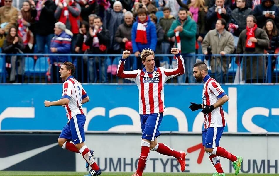 Em outro jogo pelo Espanhol, com gols no primeiro tempo, de Fernando Torres, aos 2 minutos, e Tiago Cardoso, aos 43, o Atlético de Madrid venceu o Getafe por 2 x 0 e se manteve na quarta colocação do Espanhol, atrás do Valencia, mas dentro da zona de classificação para a próxima Liga dos Camepões da Europa. Também neste sábado (21) o Valencia goleou o Elche por 4 x 0