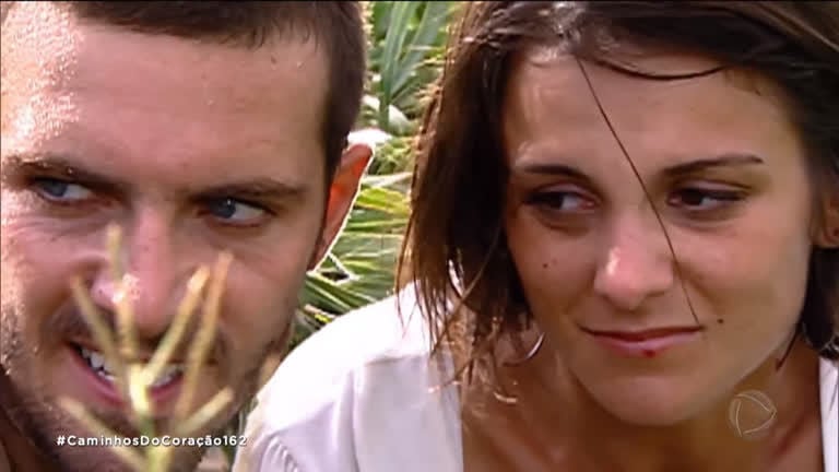Vlado e Marialva se escondem de Velociraptor