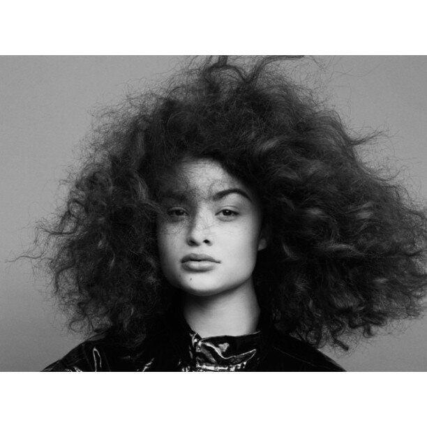 Depois de um tempo, ela se acostumou, e diz que jamais
usaria cabelo liso de novo


E você já se inscreveu no canal do Hora 7 no YouTube? Tá esperando o quê?