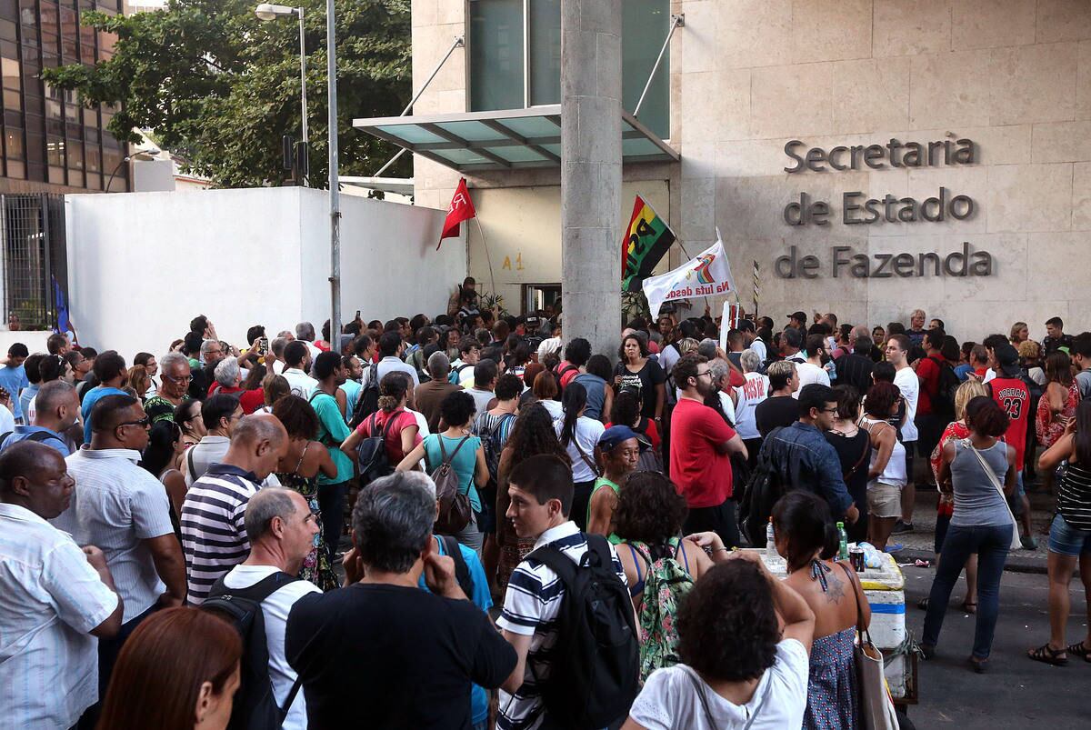 Greve de professores já dura dois meses
