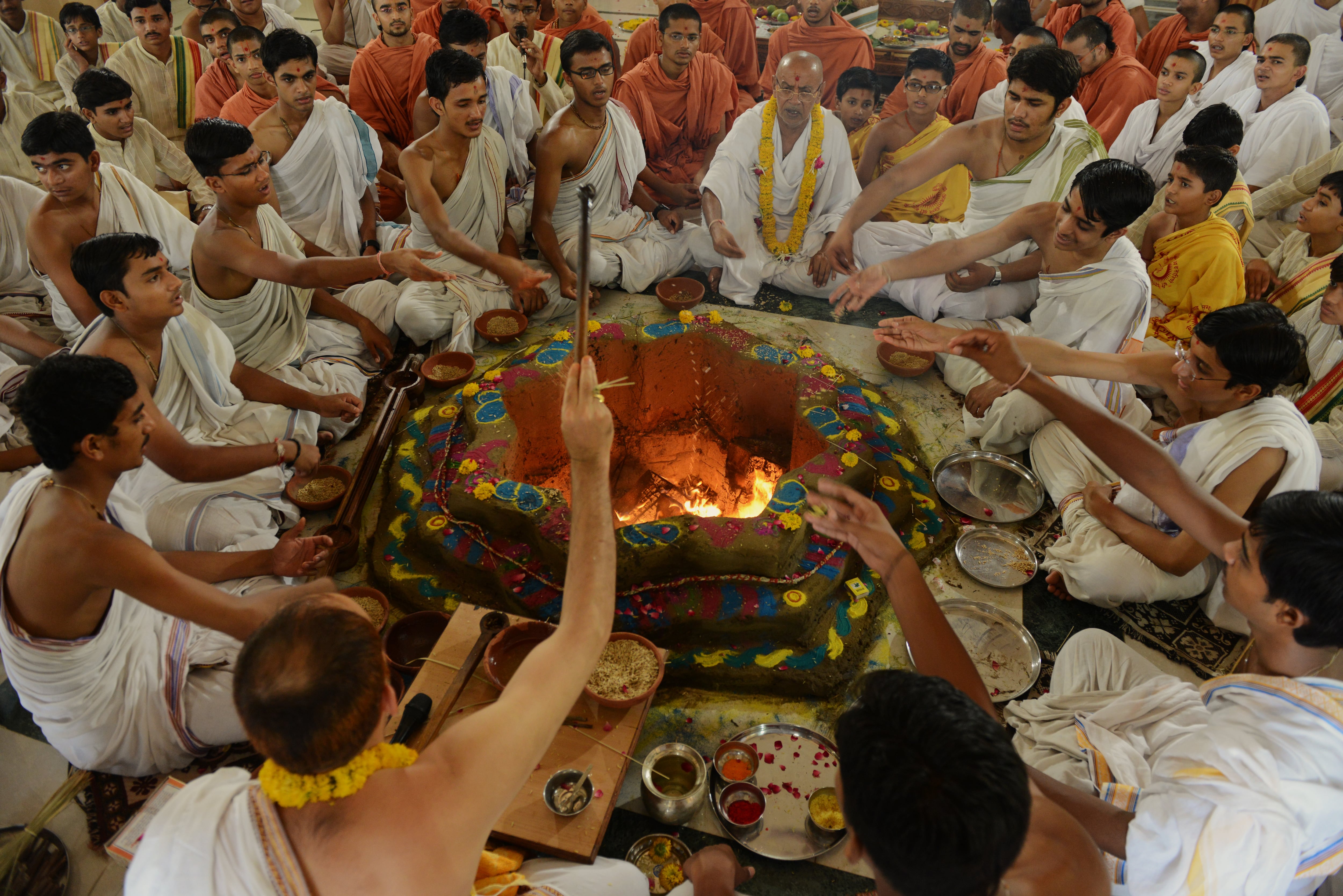 Santo Yagna estudantes Índia