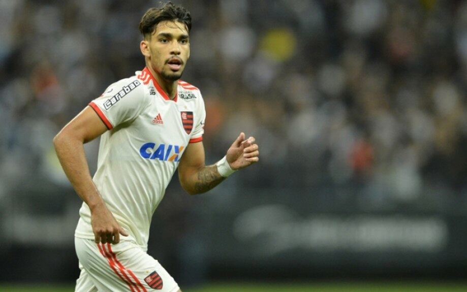 ENCAMINHADO - Lucas Paquetá está perto de deixar o Brasil rumo à Itália. Nos últimos dias, conversas com a diretoria do Milan (ITA) avançaram e um acerto com o Flamengo pode ser concretizado muito em breve. O valor da negociação gira em torno de 35 milhões de euros (aproximadamente R$ 150.800.000). Vale lembrar que o Flamengo ficará com 70% deste montante e os outros 30% serão destinados à empresa que faz a gestão de carreira do jovem e deve ser concretizada até quinta-feira.
(Foto: Staff Images / Flamengo)