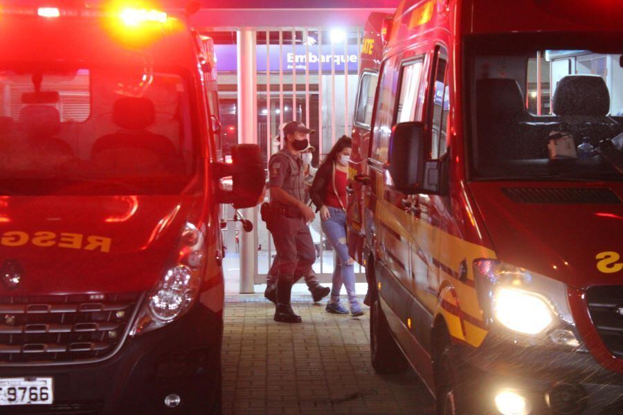 Polícia acompanha mulher que virou refém no Metrô