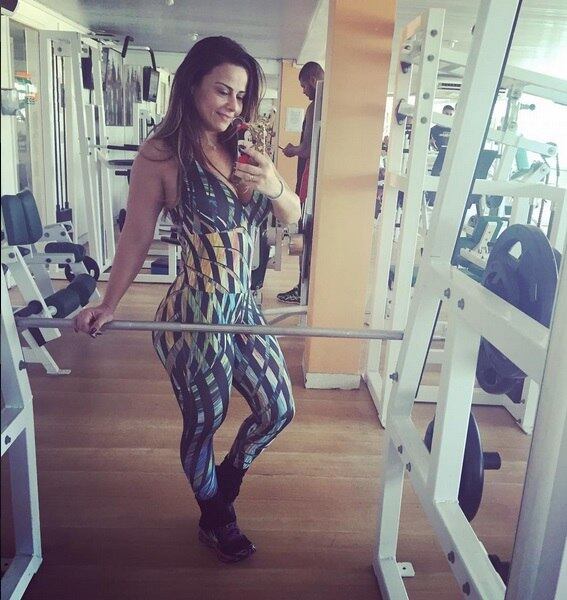 Viviane Araújo tem um corpão invejável! A musa, que já tem 40 anos, mostra que seu bumbum está muito melhor do que o de várias meninas mais novas que ela!






