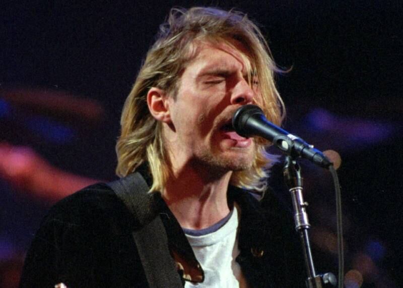 Cobain tornou-se famoso como vocalista e compositor do Nirvana, banda que dominou a cena rock na década de 1990