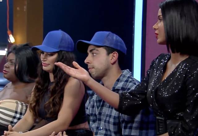 Mas o repórter ficou conhecido mesmo por sua postura de jogador. Amante de um bom entretenimento, Lucas ganhou duas vezes o Lampião do Poder e recebeu a responsabilidade das Chamas por alguns peões.

Acompanhe A Fazenda 12! O reality vai ao ar de segunda a sexta-feira logo após a novela Jesus; aos sábados, depois do Cidade Alerta e, aos domingos, após o Domingo Espetacular!
