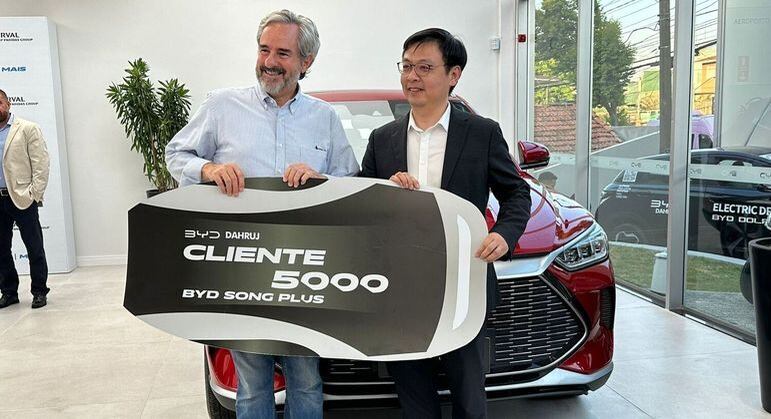 Entrega da chave foi feita durante a inauguração da BYD Dahruj