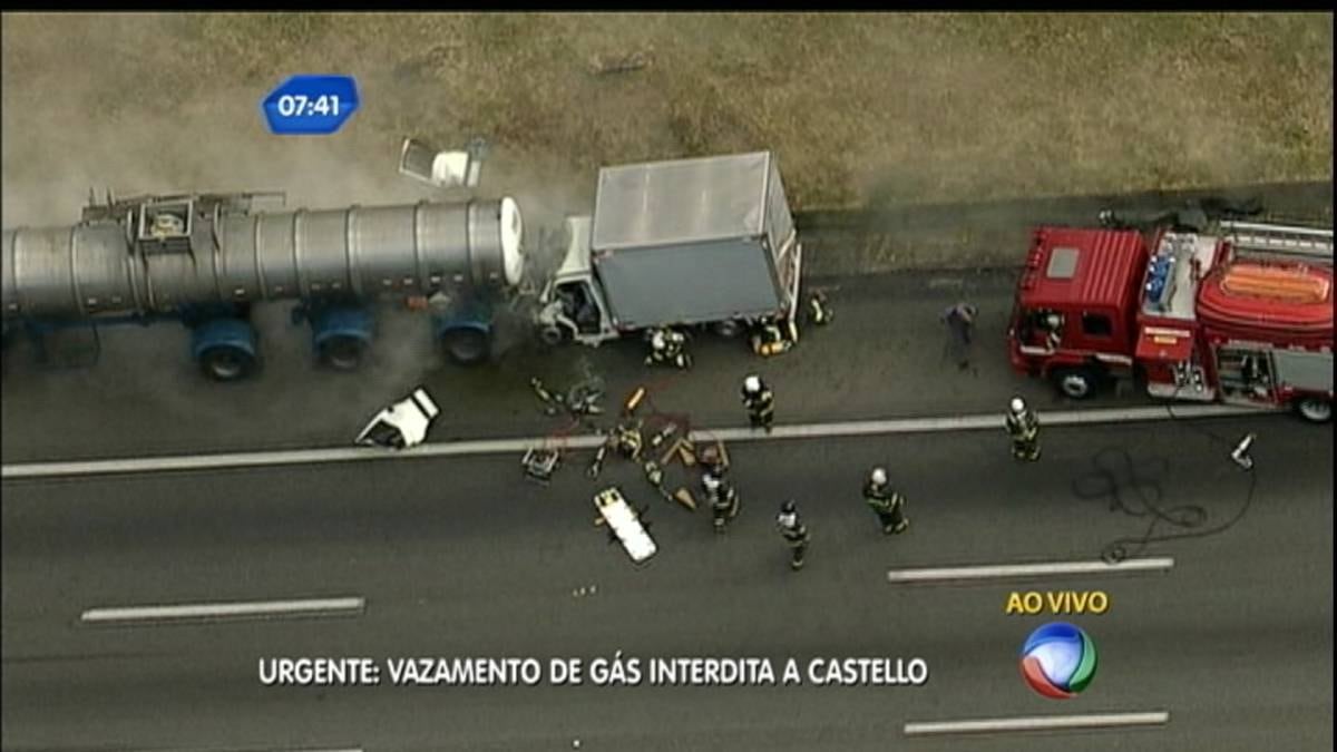 O congestionamento no local já diminuiu. Às 11h10, apenas uma faixa da direita, sentido interior, continuava bloqueada. Acompanhe a situação do trânsito na Castello Branco
