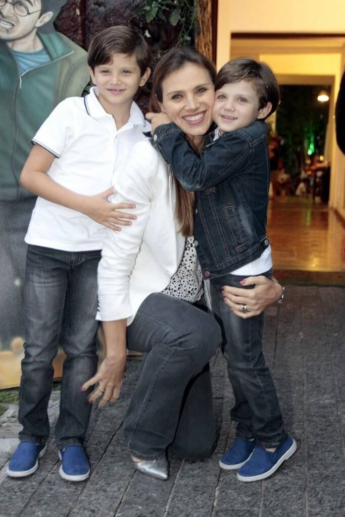 Famosos prestigiam aniversário dos filhos de Emerson Fittipaldi e Rossana Fanucchi, em São Paulo
