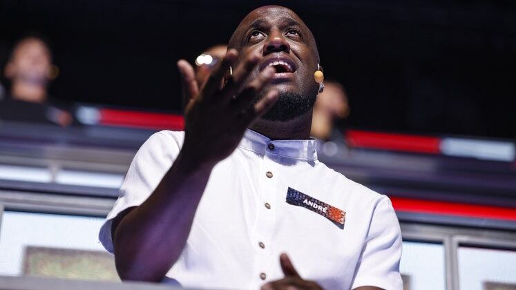 Não vão ser só os competidores que vão soltar a voz! Já dá para ver que André Marinho também vai mostrar todo seu talento cantando. A curiosidade já está grande para descobrir quais serão as músicas que vão embalar o Desafio dos Jurados