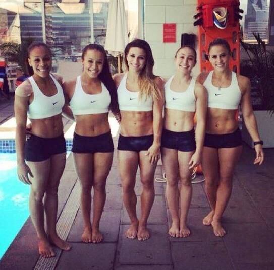 As imagens mostram que Jade não abandonou os treinos e dieta nesse período e o tanquinho da atleta continuou recebendo muitos elogios
