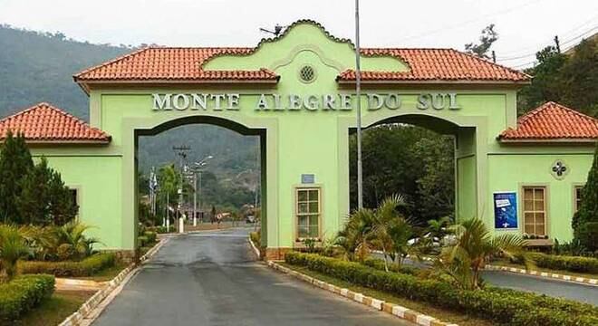 Em Monte Alegre do Sul (SP), o feriado vai aurar a semana inteira por causa da crise econômica