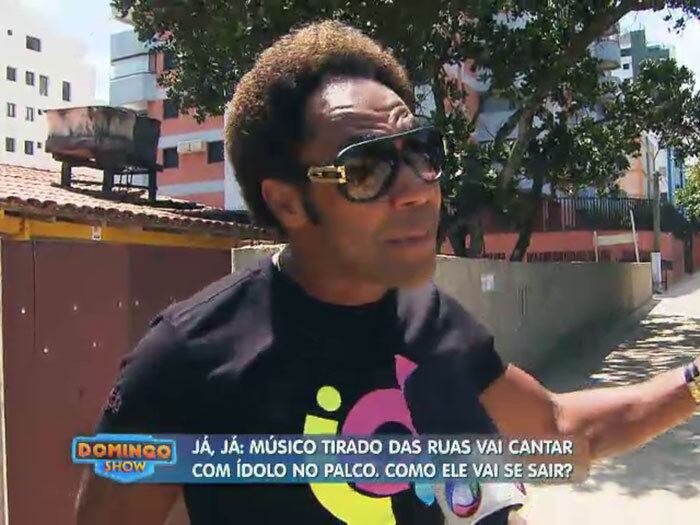 O músico revelou que o vício aconteceu quando ele fez parte da Banda de pop rock Jota Quest. "Eu ficava, as vezes, uma semana sem
tomar banho, usando droga. Com o Jota Quest, na época, eu ficava em casa
trancado sem tomar banho. Num apartamento em São Paulo, trancado. É um lixo!" 


+ ASSISTA: Sonho realizado! Músico tirado das ruas canta ao lado do ídolo no Domingo Show

+ Aproveite e confira as matérias do programa Domingo Show

+ Já curtiu a página do Domingo Show no Facebook? É só clicar!

+ Siga o Domingo Show no Twitter e receba todas as notícias do programa
