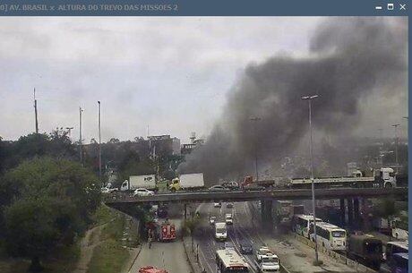 Ônibus foram incendiados na avenida Brasil e Washington Luiz
