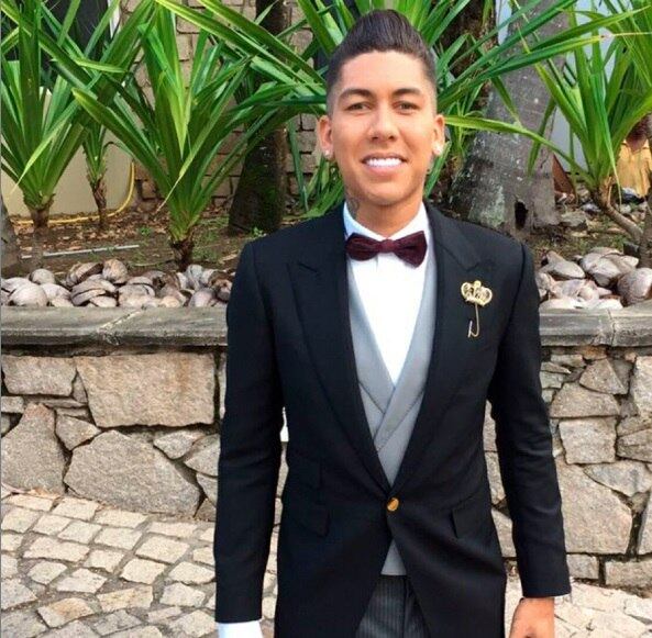 Mas o look não durou a noite toda: