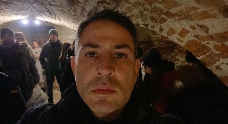 Abrigos subterrâneos servem de esconderijo quando as sirenes soam nas ruas