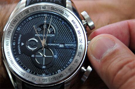 O governo decidiu
pela manutenção do horário de verão 2017/2018. A medida levou em
consideração a polêmica causada na semana passada em torno do anúncio de que
existia a possibilidade da extinção do horário diferenciado em função da baixa
divergência no consumo de energia no período