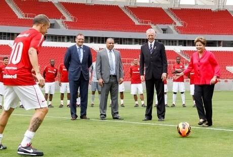 Antes de passar por Caxias, Dilma foi à reinauguração do Beira-Rio