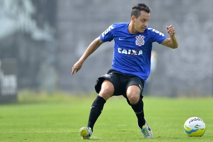 O meia Rodriguinho recebeu algumas chances, mas não mostrou bom futebol. Atualmente, está no Grêmio 