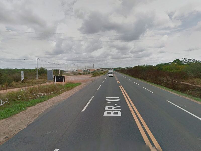 Apenas o motorista estava no veículo, o corpo da vítima do acidente foi levado para o DPT
