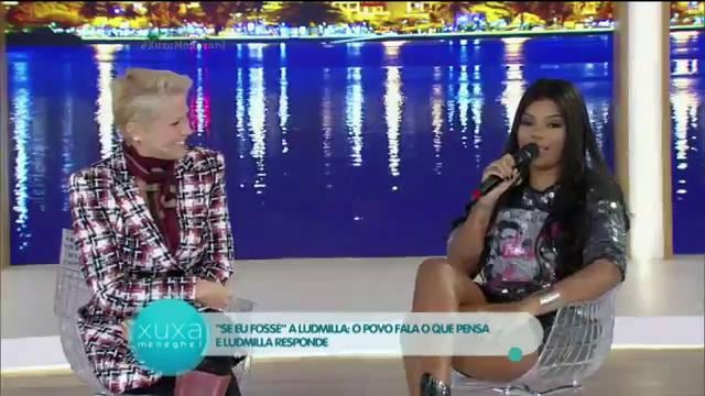 Apesar da timidez, Ludmilla agradeceu aos elogios e afirmou que não pensa em posar nua. "Não, deixa meus negócios aqui", afirmou a artista