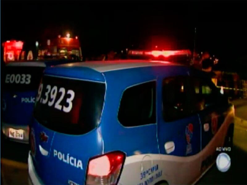 Dois homens armados chegaram pela passarela de Pituaçu e atiram nas vítimas, que estavam chegando para trabalhar