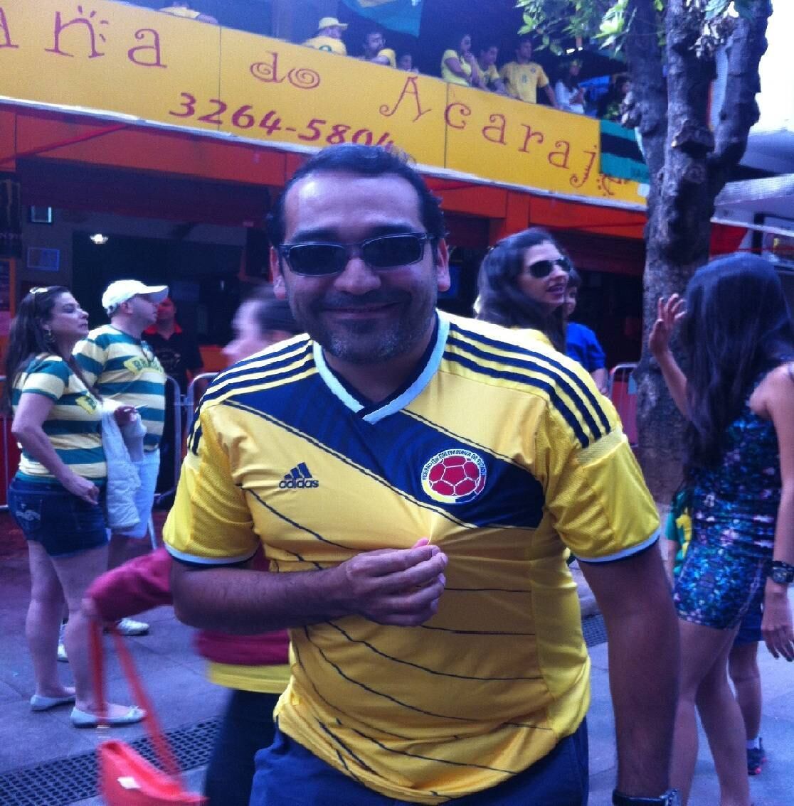 

James
Pachon, 35 anos, produtor de cosméticos, torcedor da Colômbia

Ponto positivo:
— As pessoas do Brasil, a alegria, a receptividade dos
mineiros e a paz de Minas Gerais.
Ponto negativo:
— A minha única crítica é em relação aos preços
dos táxis de Belo Horizonte, são muito caros