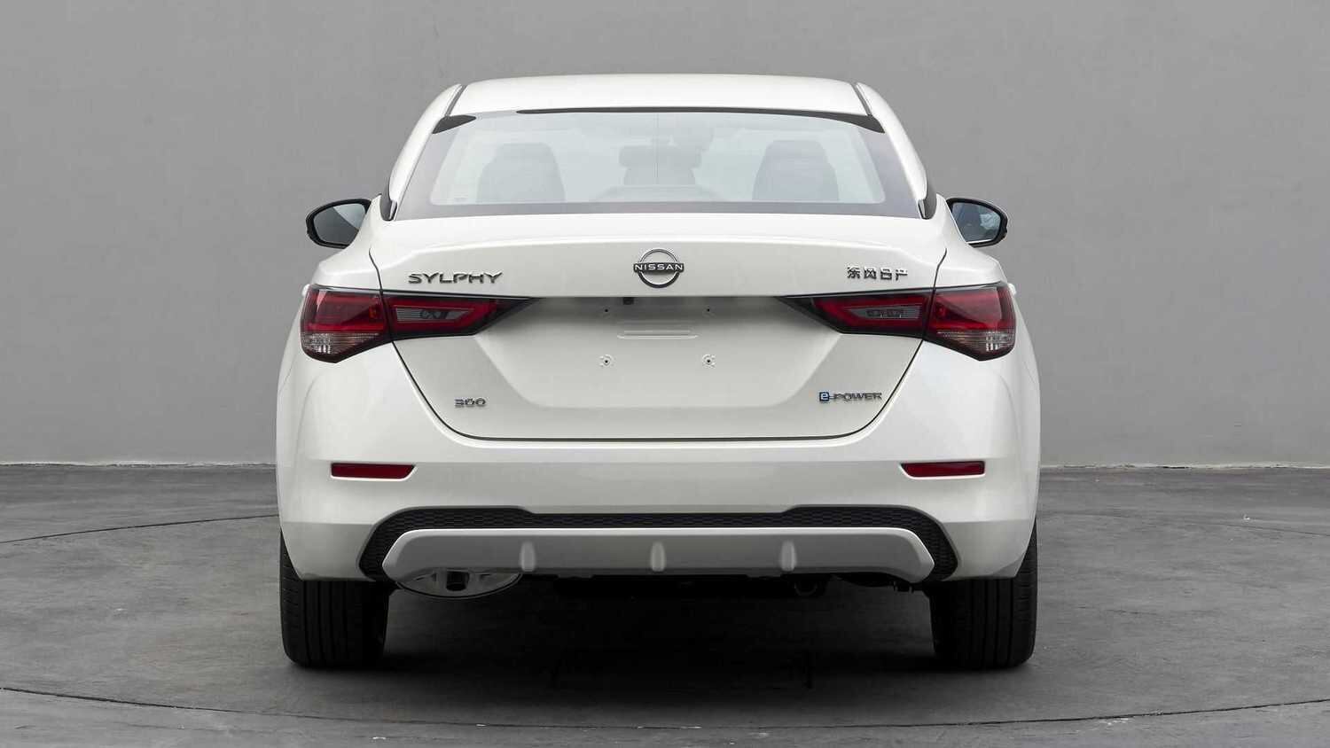 Sob o capô o sedã terá um propulsor 1.2 litro a gasolina que entregará 72cv e uma unidade de propulsão elétrica com 100kW, equivalente a 136cv