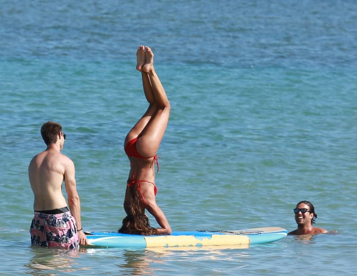 Ela caprichou em uma das posturas avançadas da prática