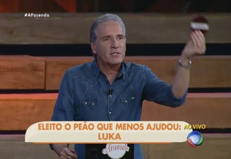Luka foi eleito o peão que menos ajudou os demais dentro reality. Você concordou?
+ Justus lamenta ausência de Mara Maravilha em noite da lavagem de roupa suja
+ Ana Paula parabeniza Douglas pela vitória: "Estava escrito nas estrelas pra esse carinha ganhar"
+ Douglas Sampaio é o campeão de A Fazenda 8. Relembre a participação do vencedor