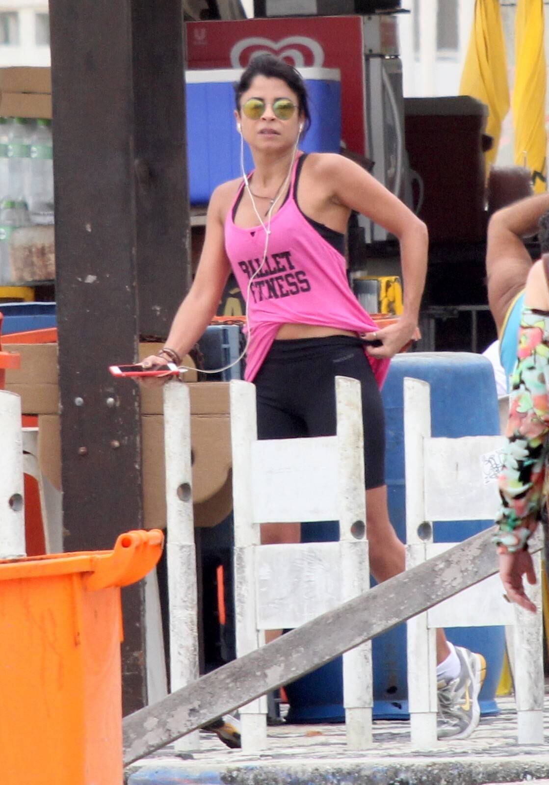 Anna Lima é clicada durante exercício físico nesta segunda-feira (26)