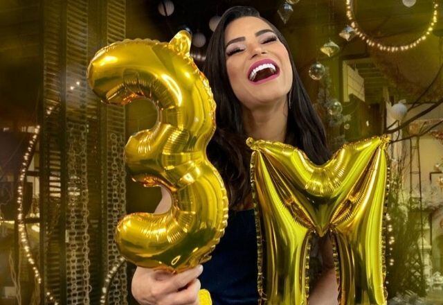 Raissa Barbosa assim que foi eliminada do reality show se atualizou sobre as informações aqui de fora e logo comemorou a marca expressiva de três milhões de seguidores na sua conta oficial no Instagram e agradeceu todo o carinho. A peoa também não nega que o casal "Selfissa'' possa continuar aqui fora. A mãe dela, Josilene Barbosa, torce pela relação e já até pediu um netinho!